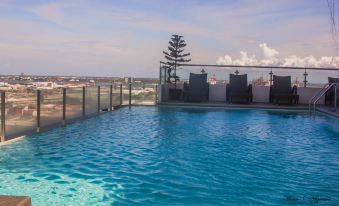 Cebu Infinity Pool Condo Near Mall