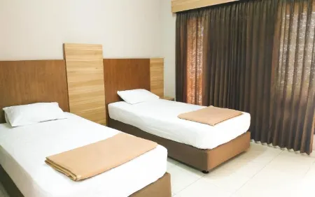 Hotel Wisata Bandar Jaya Отели в г. Сепутих Джая