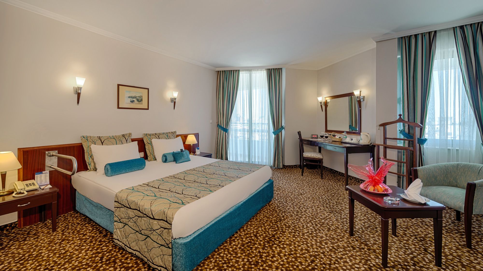 Best Western Plus Khan Hotel