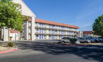 Studio 6 Fresno, CA - Extended Stay