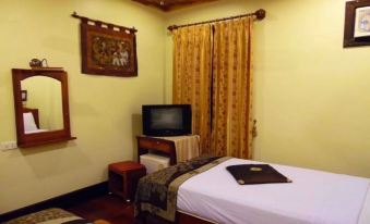 Lankham Riverside Hotel - Housity