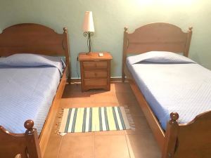 House with 2 Bedrooms in Pedrogão, with Enclosed Garden and Wifi