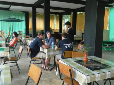 Birds Paradise Hotel Отели рядом с достопримечательностью «Sivali Central College Playground»