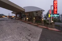 3 Sisters Motel Hotels near Bridal Veil Falls Track
