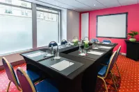 Hotel Residence Europe & Spa Hotels in Clichy