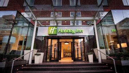 Holiday Inn London - Kensington High St. Отели рядом со станцией South Kensington railway station