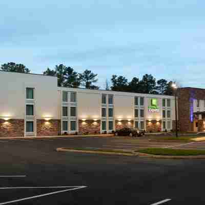 Holiday Inn Express Williamsbrg Busch Gardens Area Hotel Exterior