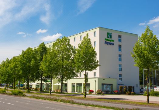 4. 홀리데이 인 익..