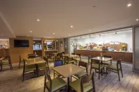 Holiday Inn Express & Suites SAINT JOHN HARBOUR SIDE by IHG - breakfast