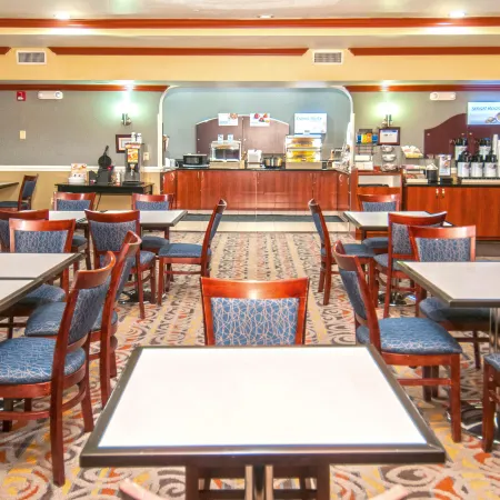 Holiday Inn Express & Suites BAKERSFIELD CENTRAL by IHG