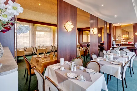 Hotel Erlenstegen Отели в г. Лауф-ан-дер-Пегниц