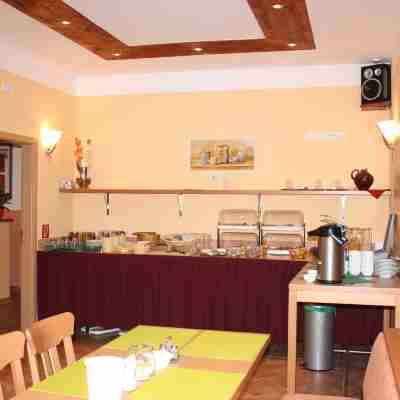 Schneider Land Dining/Meeting Rooms