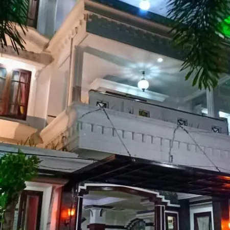 Hotel Abdul Rahman Отели в г. Мадиун