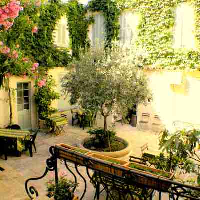 Hôtel La Maison d'été Hotel Exterior