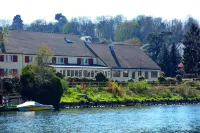 Logis - Hôtel & Restaurant des Lacs Paris Sud فنادق في Draveil