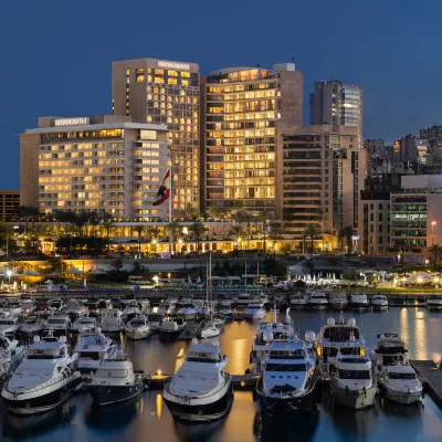 InterContinental Hotels PHOENICIA BEIRUT by IHG Отели рядом с достопримечательностью «Залив Зайтуна»