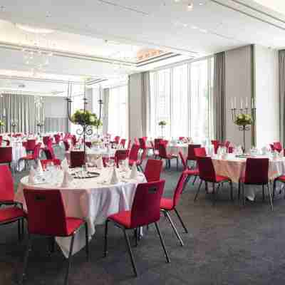 Lyon Marriott Hotel Cité Internationale Dining/Meeting Rooms