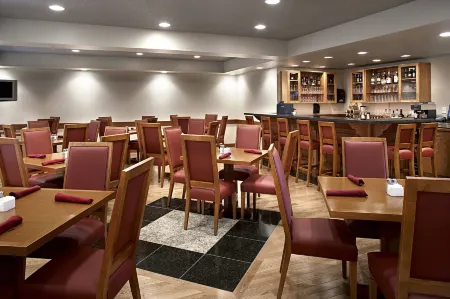 Prestige Prince George Lodge Отели рядом с достопримечательностью «Lil Hoppers Play Cafe»