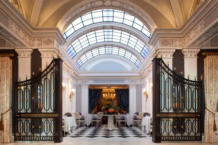 The Jefferson Hotel Отели рядом с достопримечательностью «Original Founding Church of Scientology»