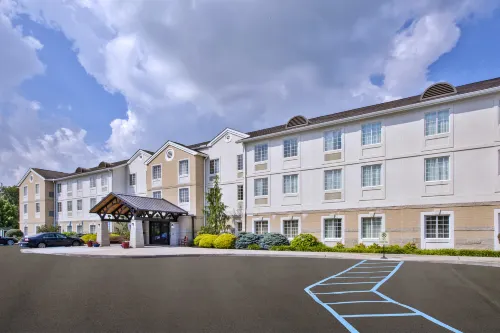 Staybridge Suites CLEVELAND MAYFIELD HTS BEACHWD by IHG - Pysäköinti