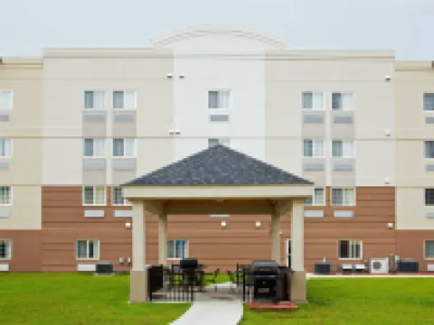 แคนเดิลวูด สวีทส์ แจ็กสันวิลล์ บาย IHG โรงแรมในOnslow County