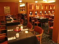 The Glenmore Inn & Convention Centre Отели рядом с достопримечательностью «Железнодорожная станция Heritage C Train»