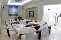Hotel Fray Junipero Serra - Frühstück