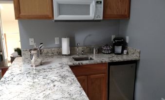 Pearson's Pond Luxury Inn and Adventure Spa - Housity