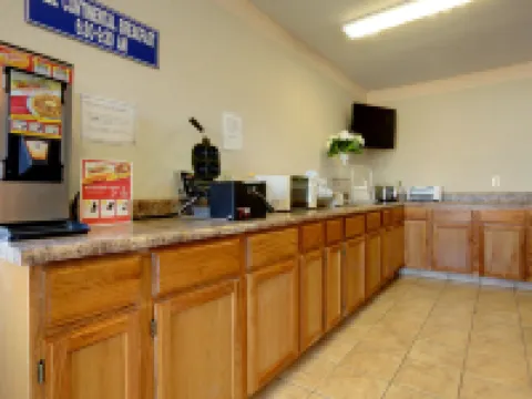 Americas Best Value Inn and Suites Macon マコンのホテル