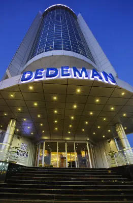 Dedeman Erbil Hotel City Center - ที่มีสระว่ายน้ำ