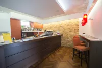 Hotel Posta Hotels in Torno