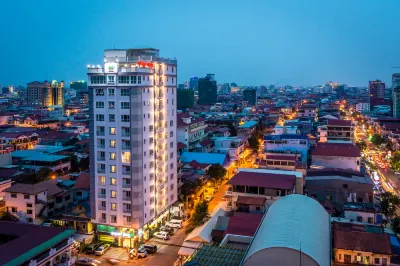 Relax Hotel Отели рядом с достопримечательностью «Музей Геноцида Туол Сленг»