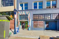 Lucky d's Youth and Traveler's Hostel