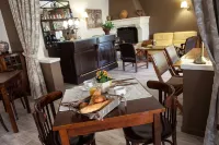 Hotel Mistral فنادق في Saint-Etienne-Du-Gres