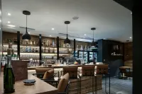 Le C by Alpine Residences - bar