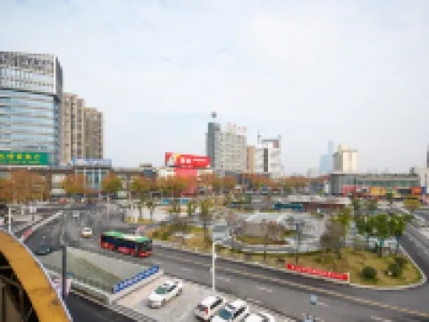 Yayue Hotel (Zhenjiang Railway Station North Square Xijin Ferry Store) โรงแรมในเจิ้นเจียง