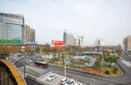 Yayue Hotel (Zhenjiang Railway Station North Square Xijin Ferry Store)