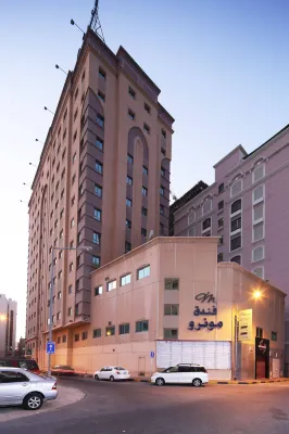 Monroe Hotel & Suites Hotels near Juffair