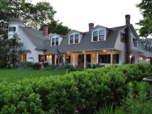 Stone Throw Cottage