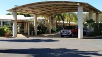 Mulga Country Motor Inn - Parkplatz