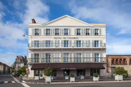 Hôtel de Londres Отели рядом с достопримечательностью «Дворец Фонтенбло»