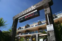 Lakeside Apartments Hotels in Albert Town