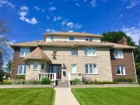 Butterfly Manor - Bed and Breakfasts
