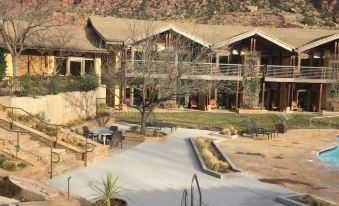 Desert Pearl Inn