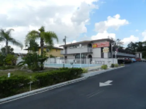 メープル リーフ イン & スイーツ