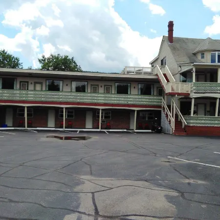 Northern Peaks Motor Inn