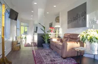 Grandview Inn Hotels in Surrey