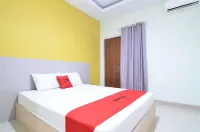 RedDoorz Near Museum Keraton Surakarta Hotels in Pasar Kliwon