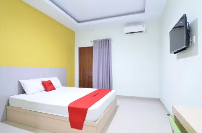 RedDoorz Near Museum Keraton Surakarta Hotels in der Nähe von Klewer Market