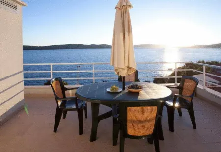 Seafront Luxury Apartments Fun Отели в г. Трогир